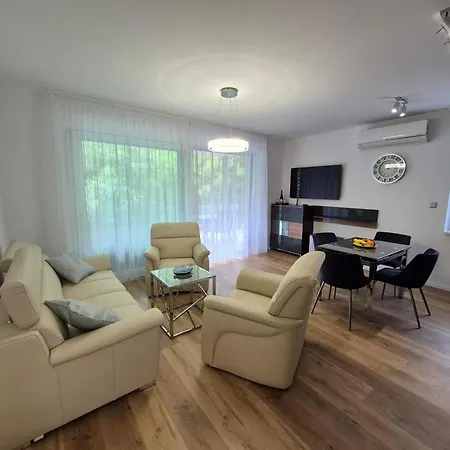 Blue Sapphire Apartament *